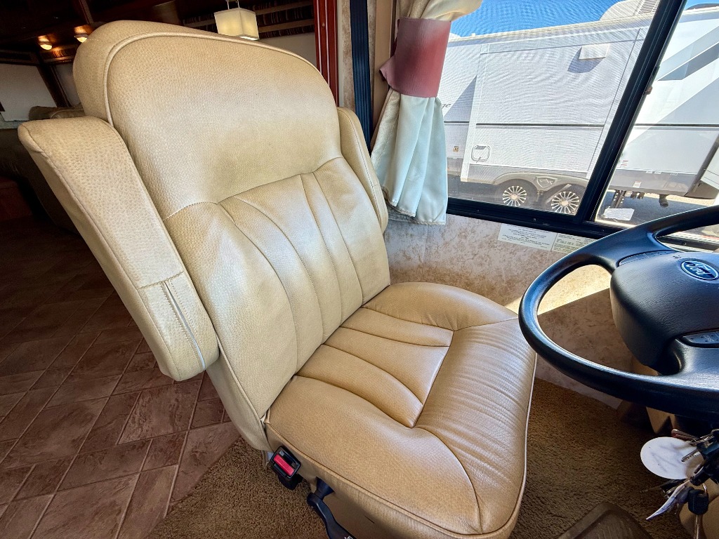 2011 Winnebago Vista 35F - Image 12