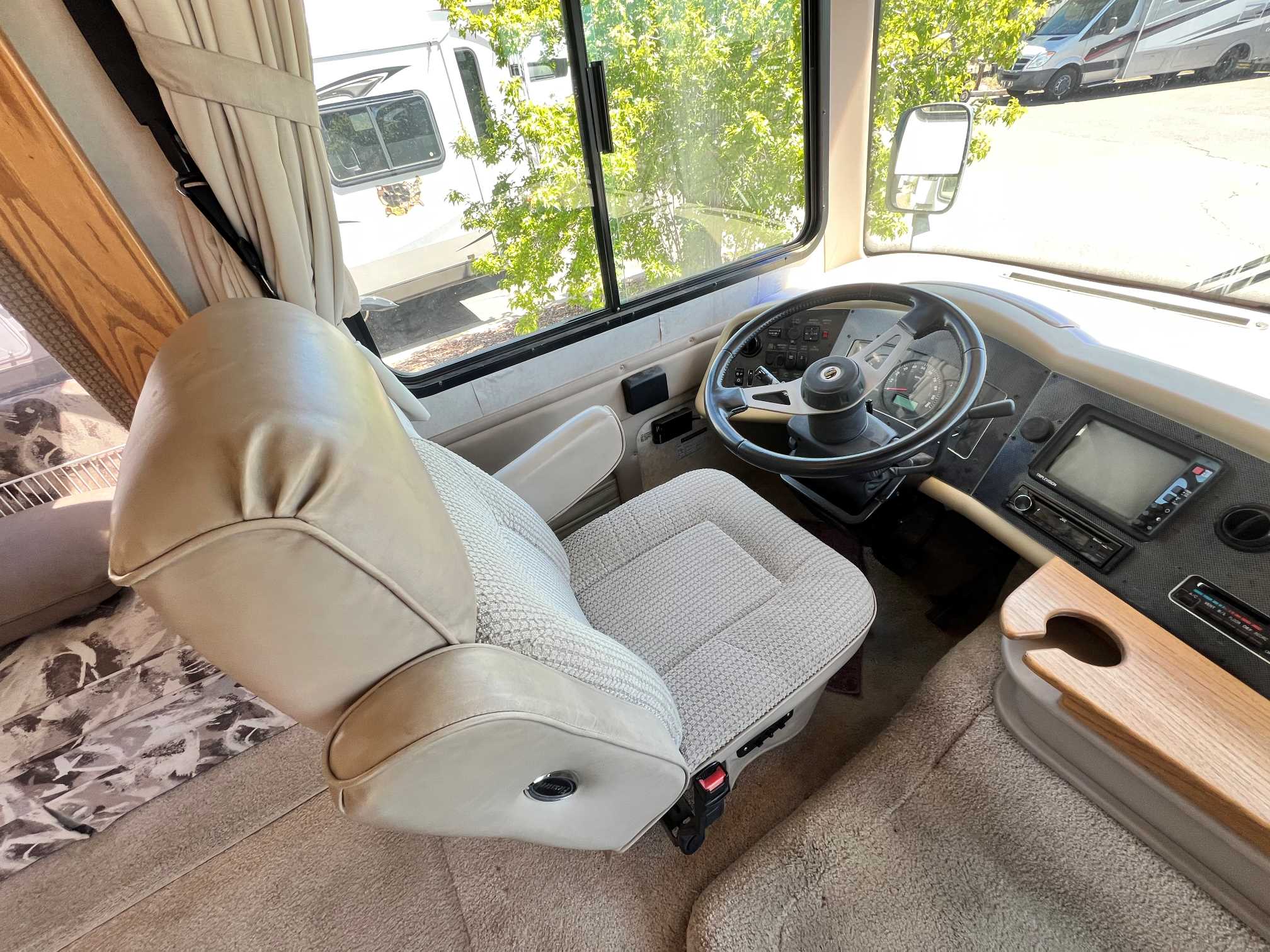 2005 Tiffin Allegro Bay 34XB - Image 6