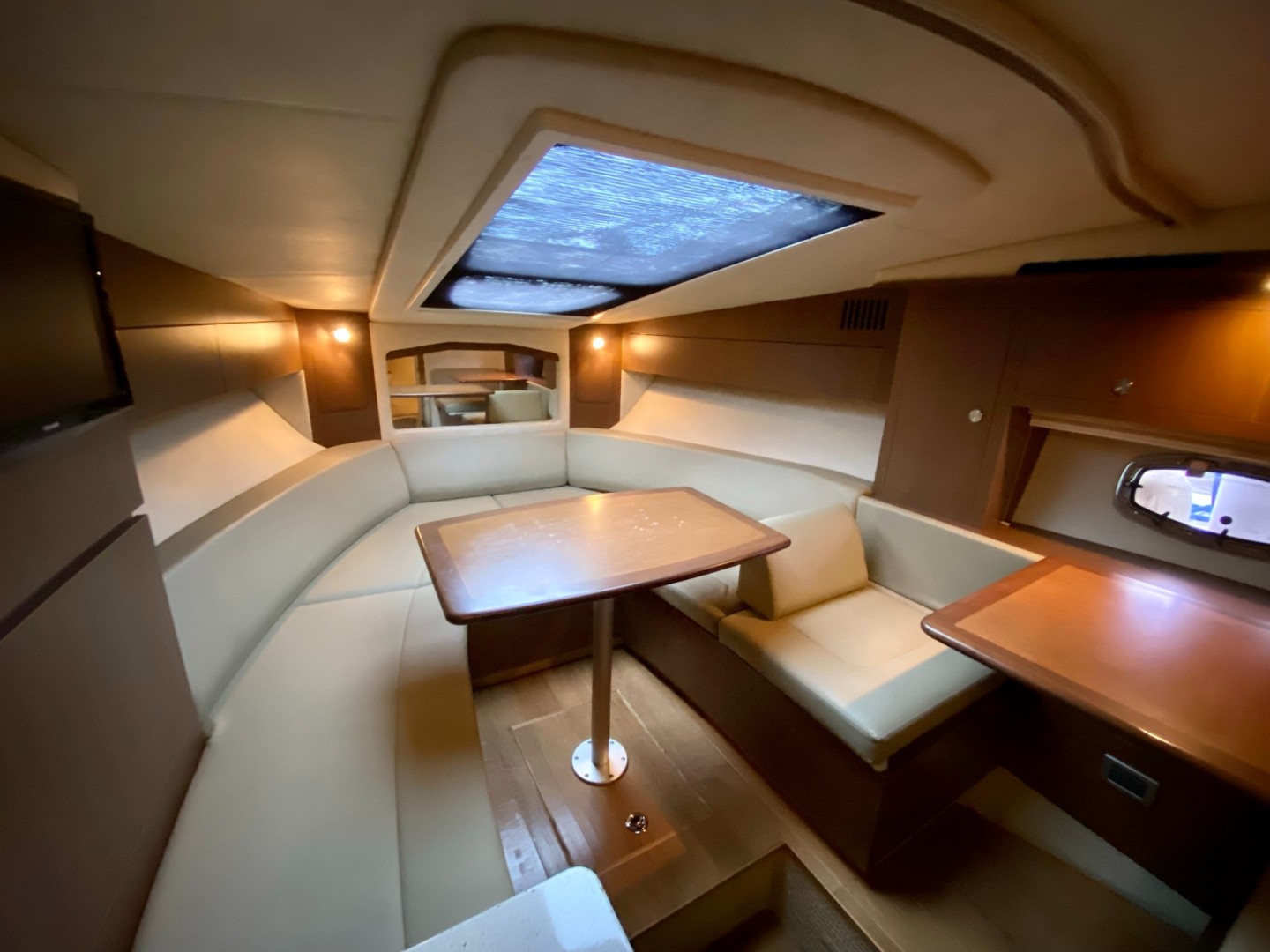 2013 Sea Ray 310 Sundancer - Image 17