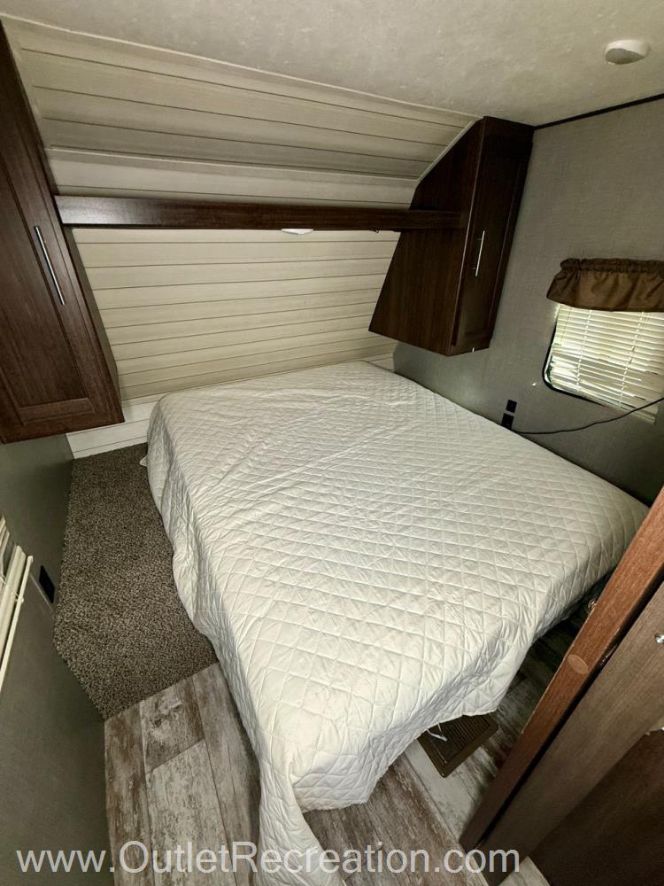 2018 CrossRoads Zinger ZR280BH - Image 19