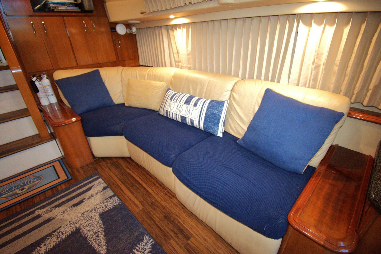 2005 Carver 444 Cockpit Motor Yacht - Image 25