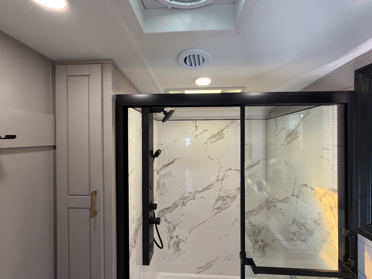 2027 JAYCO NORTH POINT 391TBBH - Image 42