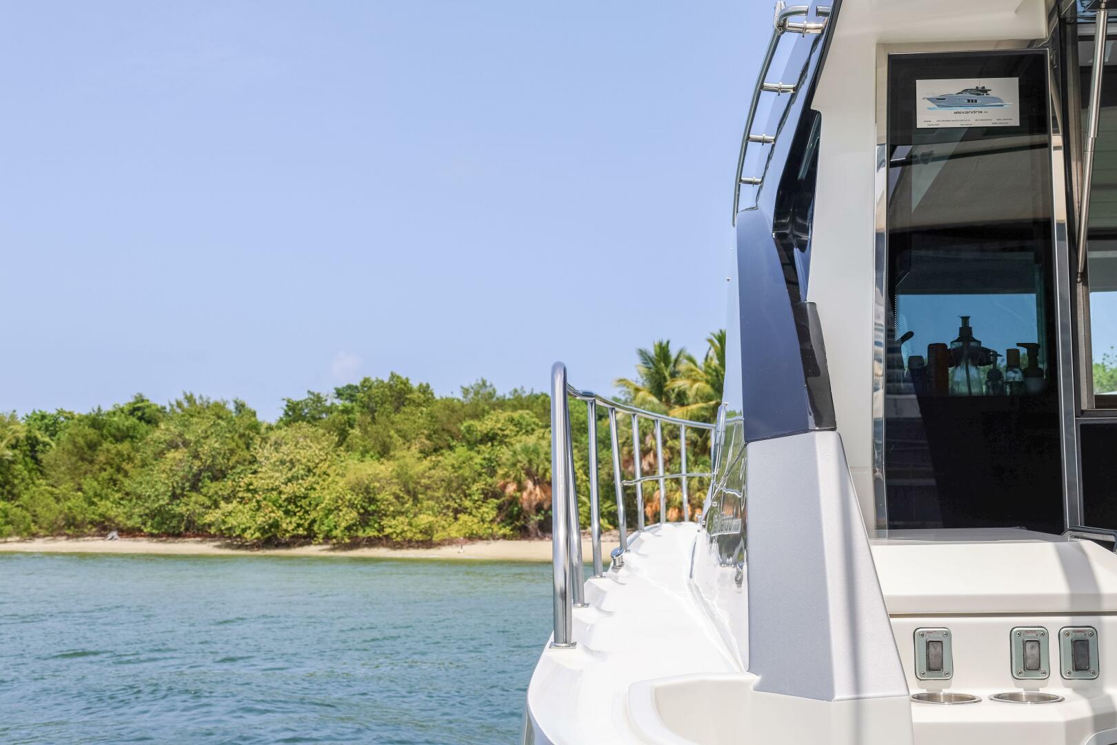 2014 Cruisers Yachts 45 Cantius - Image 37