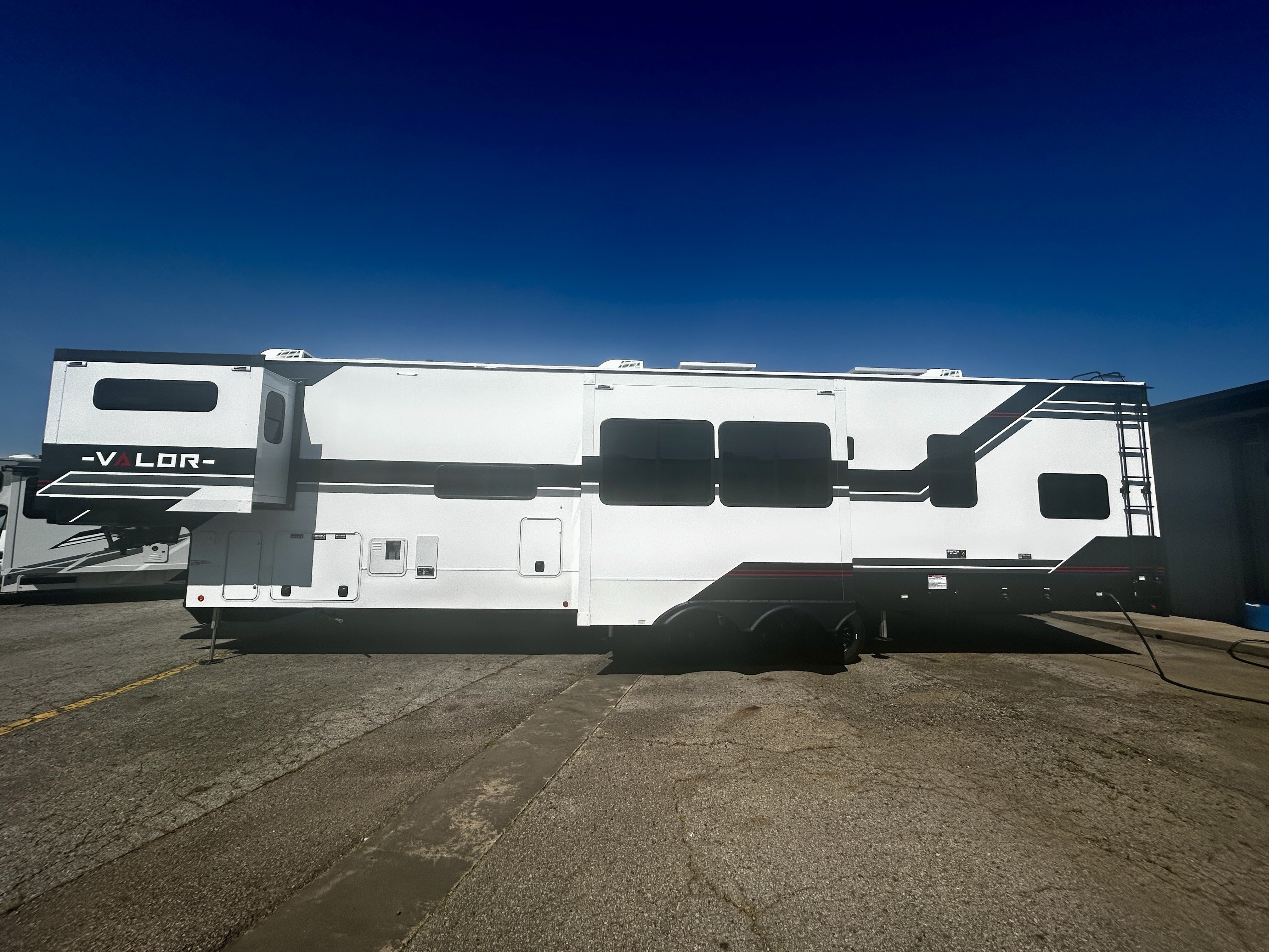 2026 Alliance RV Valor 44V14 - Image 5