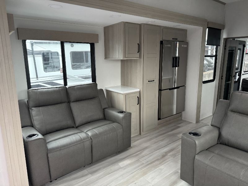 2025 Grand Design Momentum G-Class 415G - Image 5