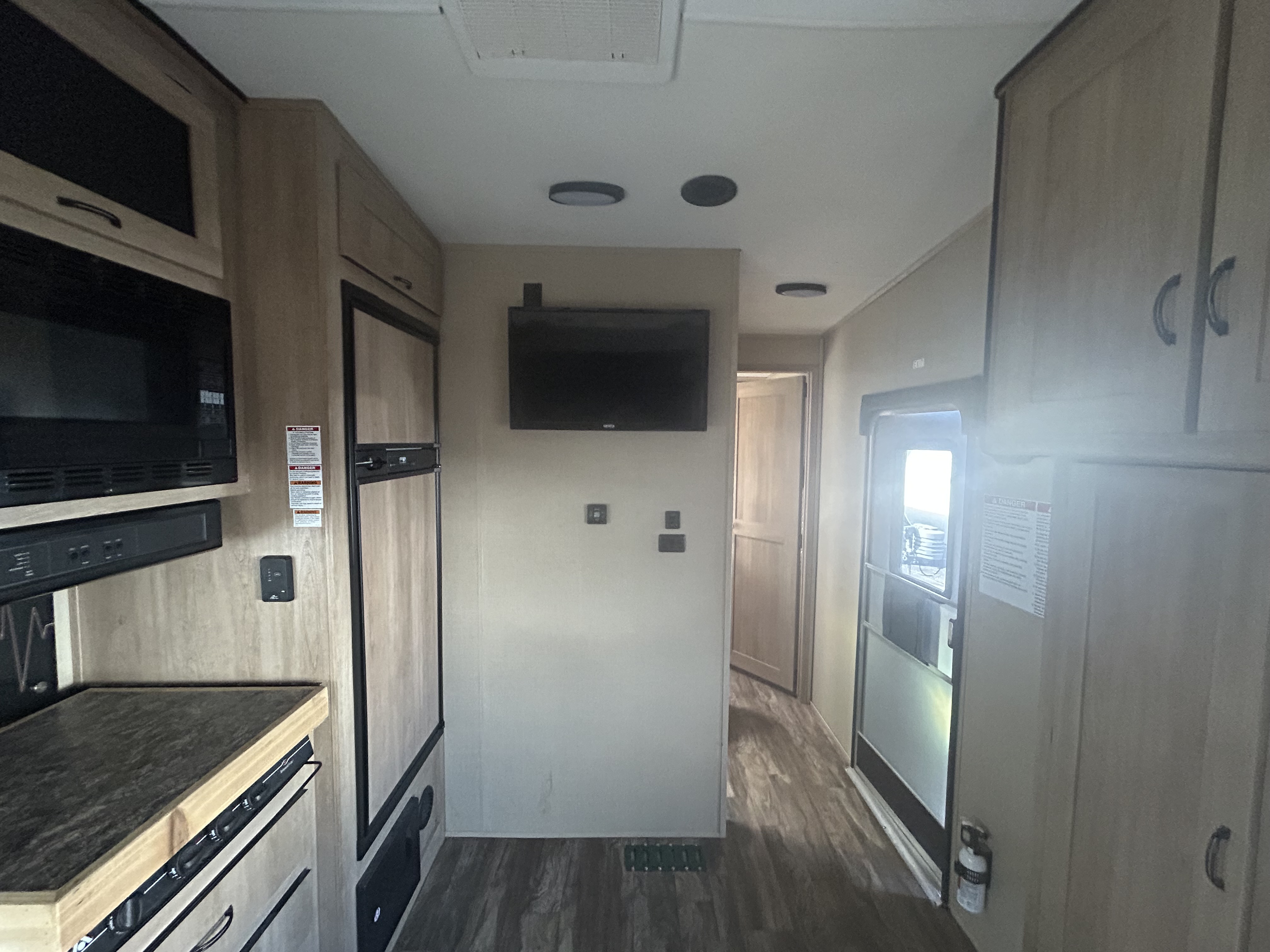 2016 Coachmen Adrenaline 26CB - Image 8