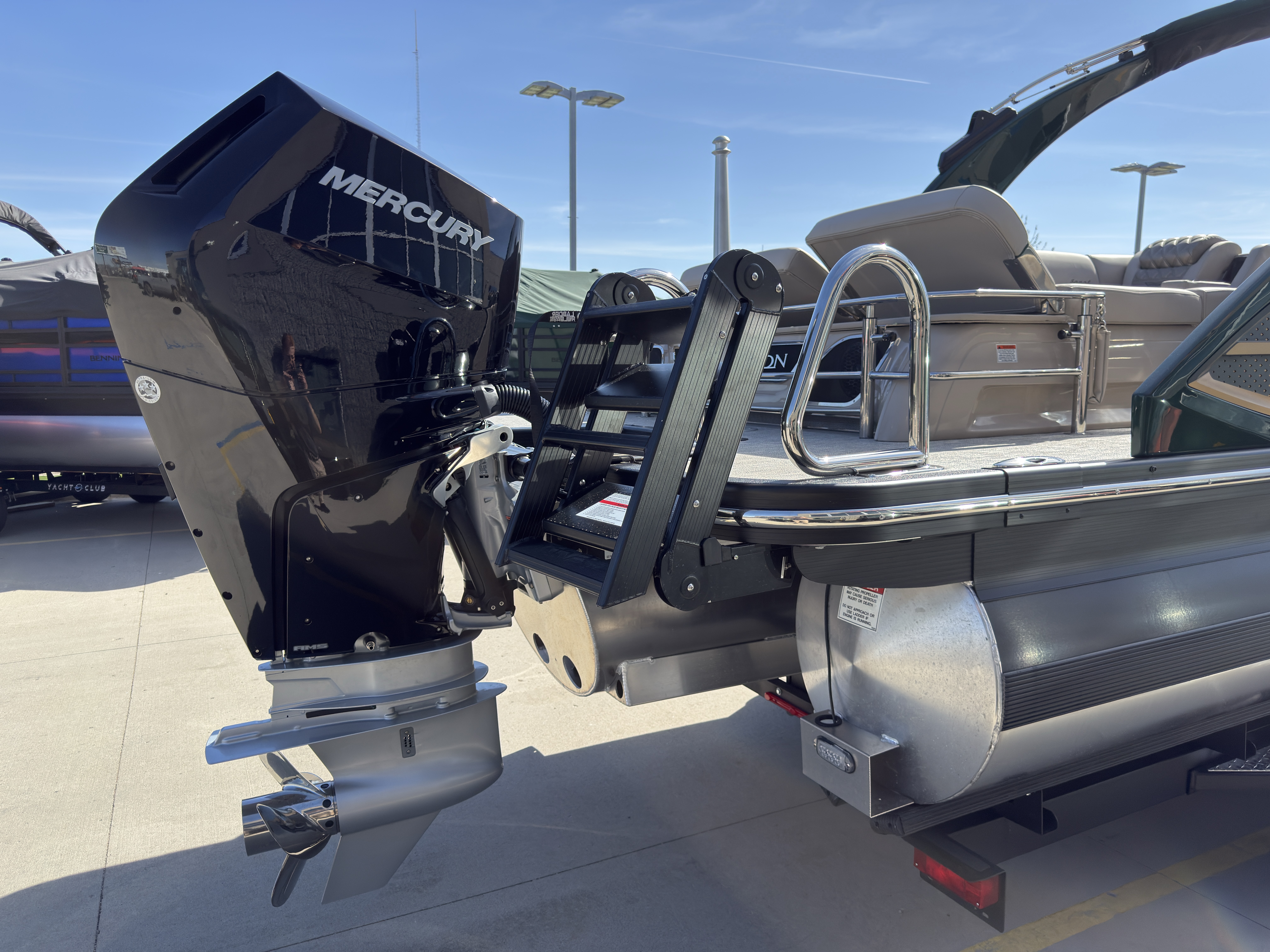 2026 Bennington 25QXSBA 425HP V10 Tritoon Pontoon - Image 19