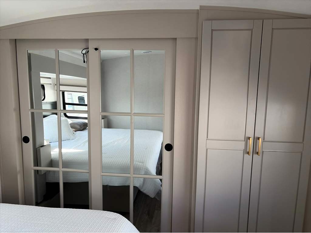 2027 JAYCO NORTH POINT 391TBBH - Image 23