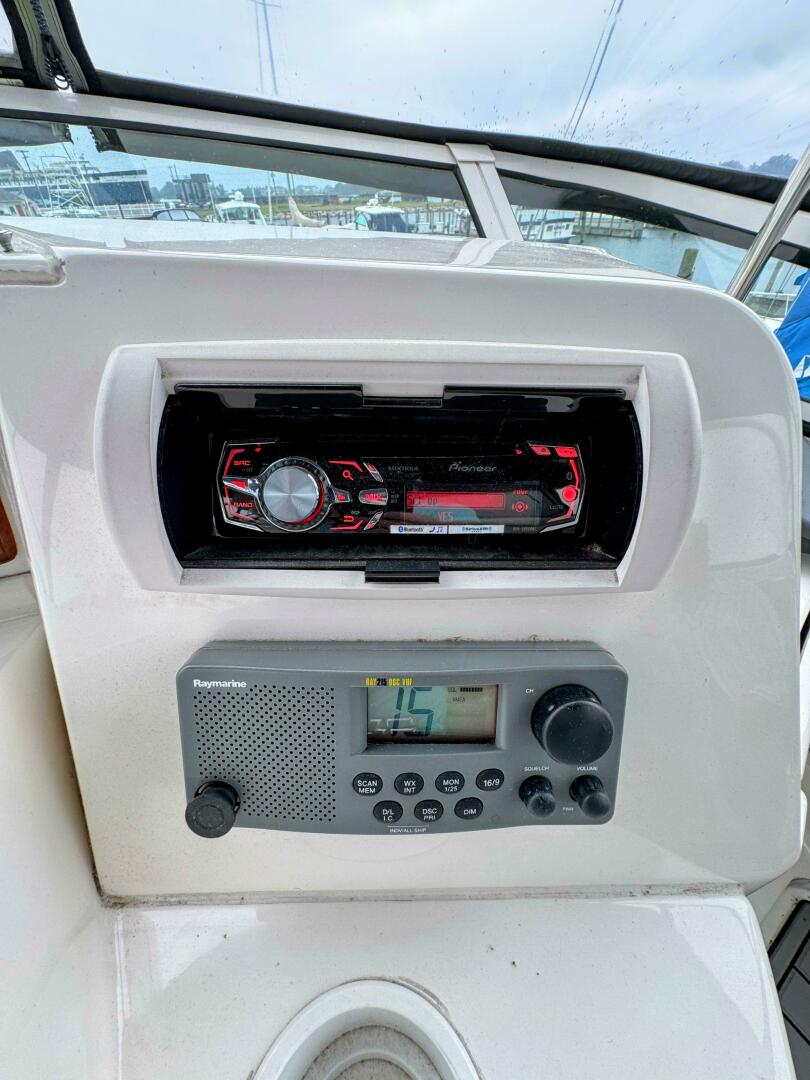 2005 Silverton 35 Motor Yacht - Image 15