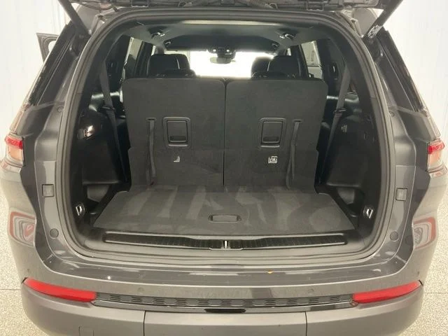 2024 Jeep Grand-Cherokee-L Laredo Altitude 4x4 - Image 21