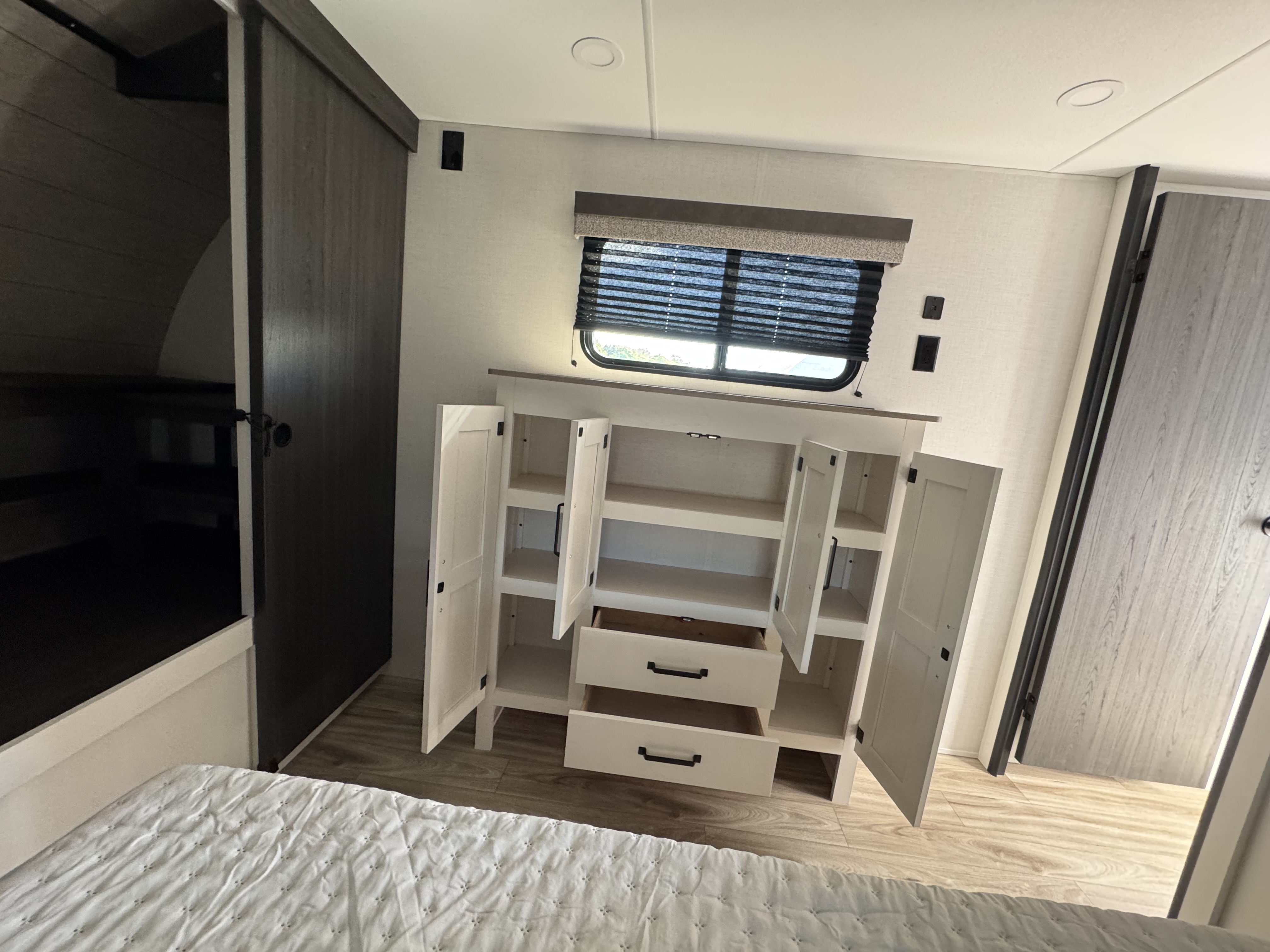 2027 VENTURE RV SIENNA 293VIK - Image 25