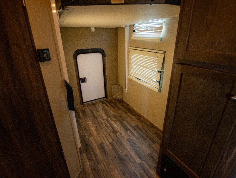 2016 Dutchmen RV Aerolite 242BHSL - Image 11