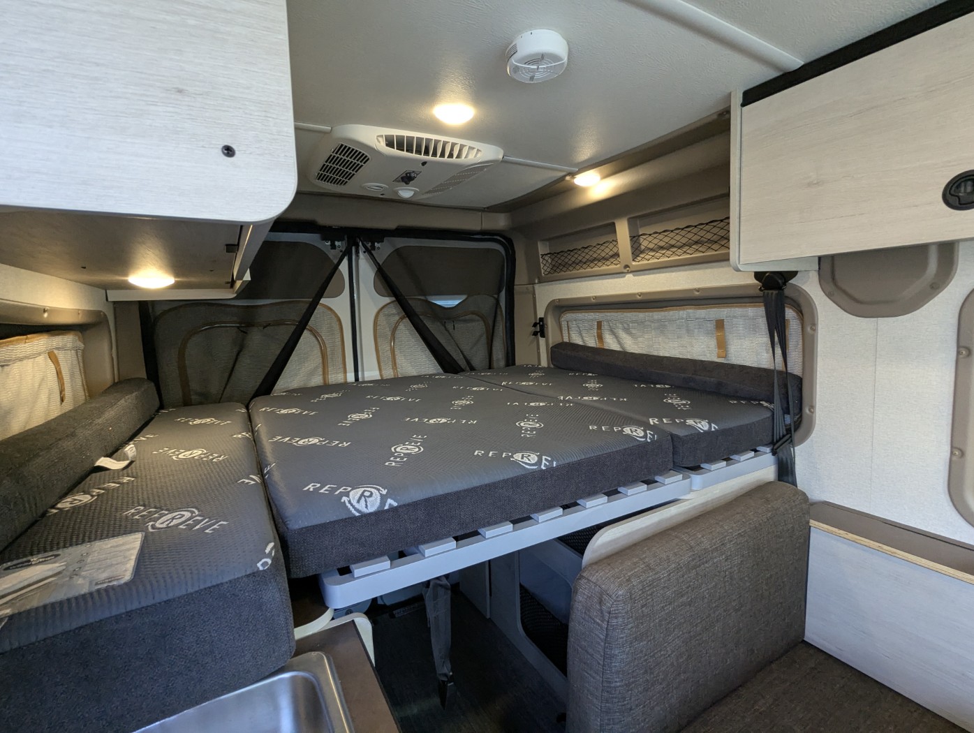 2026 Winnebago Solis Pocket 36A - Image 11