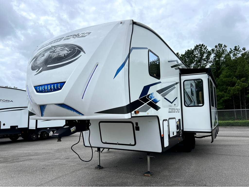 2024 FOREST RIVER CHEROKEE ARTICWOLF 287BH - Image 2