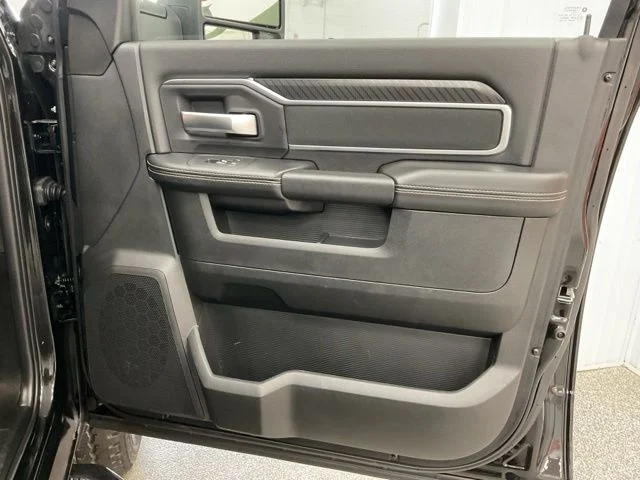 2025 Ram 2500 Big Horn 4x4 Crew Cab 6'4" Box - Image 25