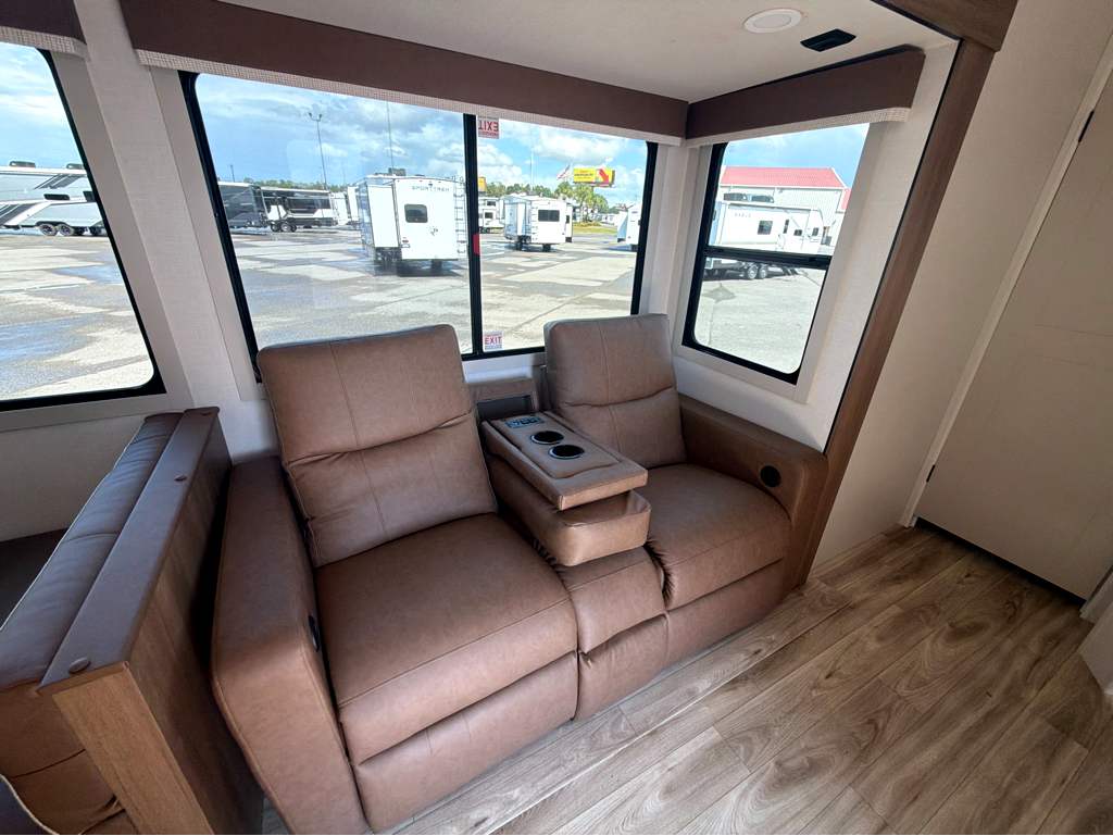 2027 VENTURE RV SPORTTREK 333VIK - Image 16