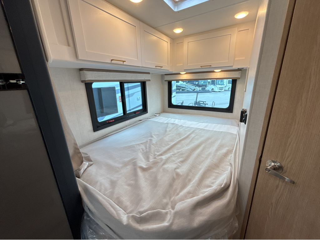 2026 THOR MOTOR COACH MAGNITUDE GA21 - Image 14