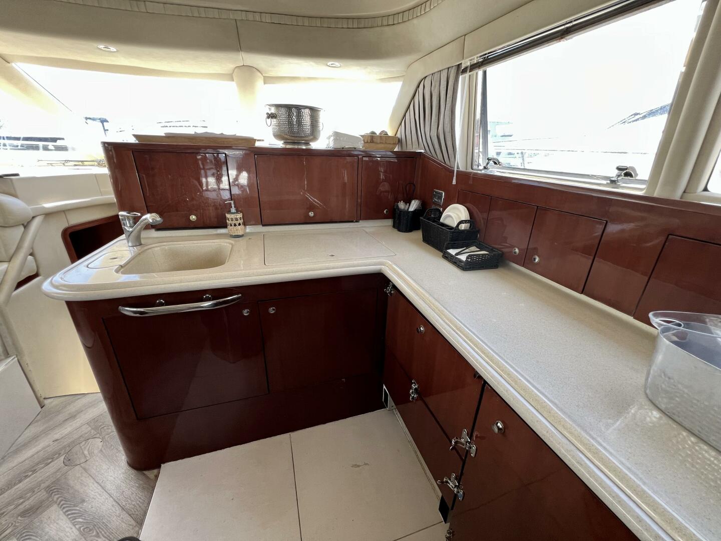 2002 Sea Ray 560 Sedan Cruiser - Image 31