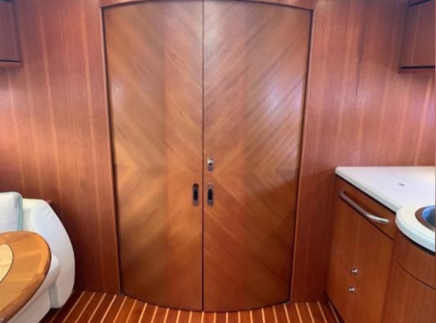 2008 Tiara Yachts 3900 Sovran - Image 22