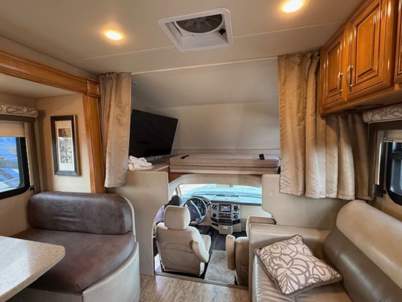 2017 Thor Motor Coach Four Winds Super C 35SB - Image 26