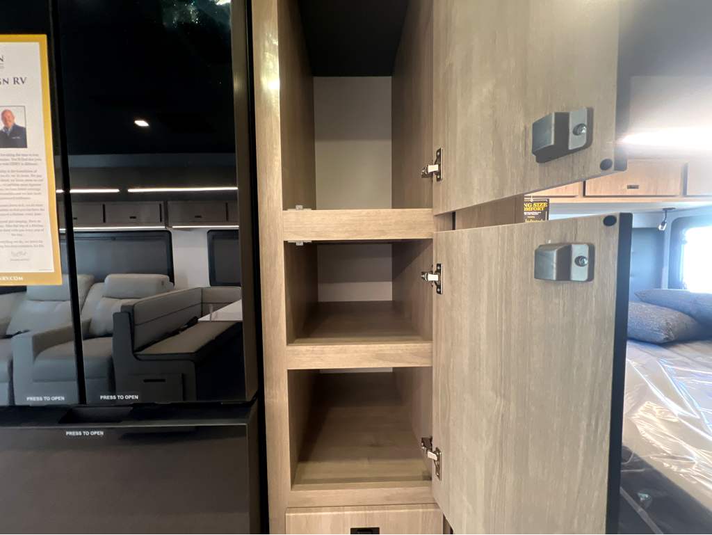 2026 GRAND DESIGN LINEAGE SERIES F 31ZW - Image 18