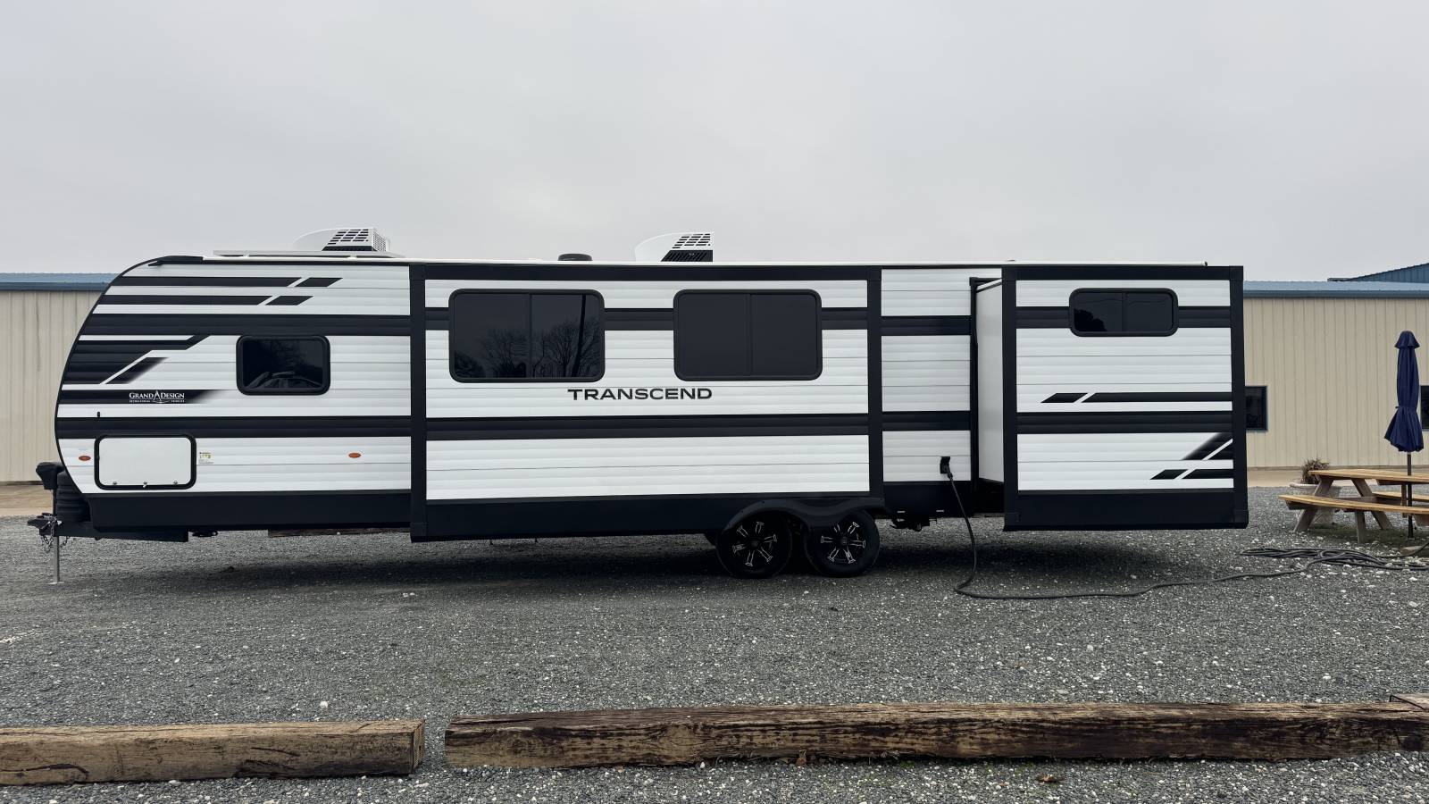 2026 Grand Design Transcend 325BHT - Image 4