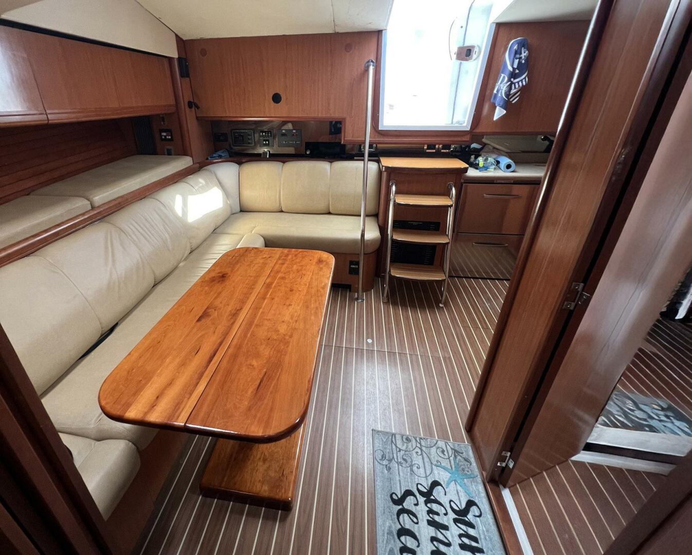 2007 Luhrs 41 Hardtop Express - Image 4