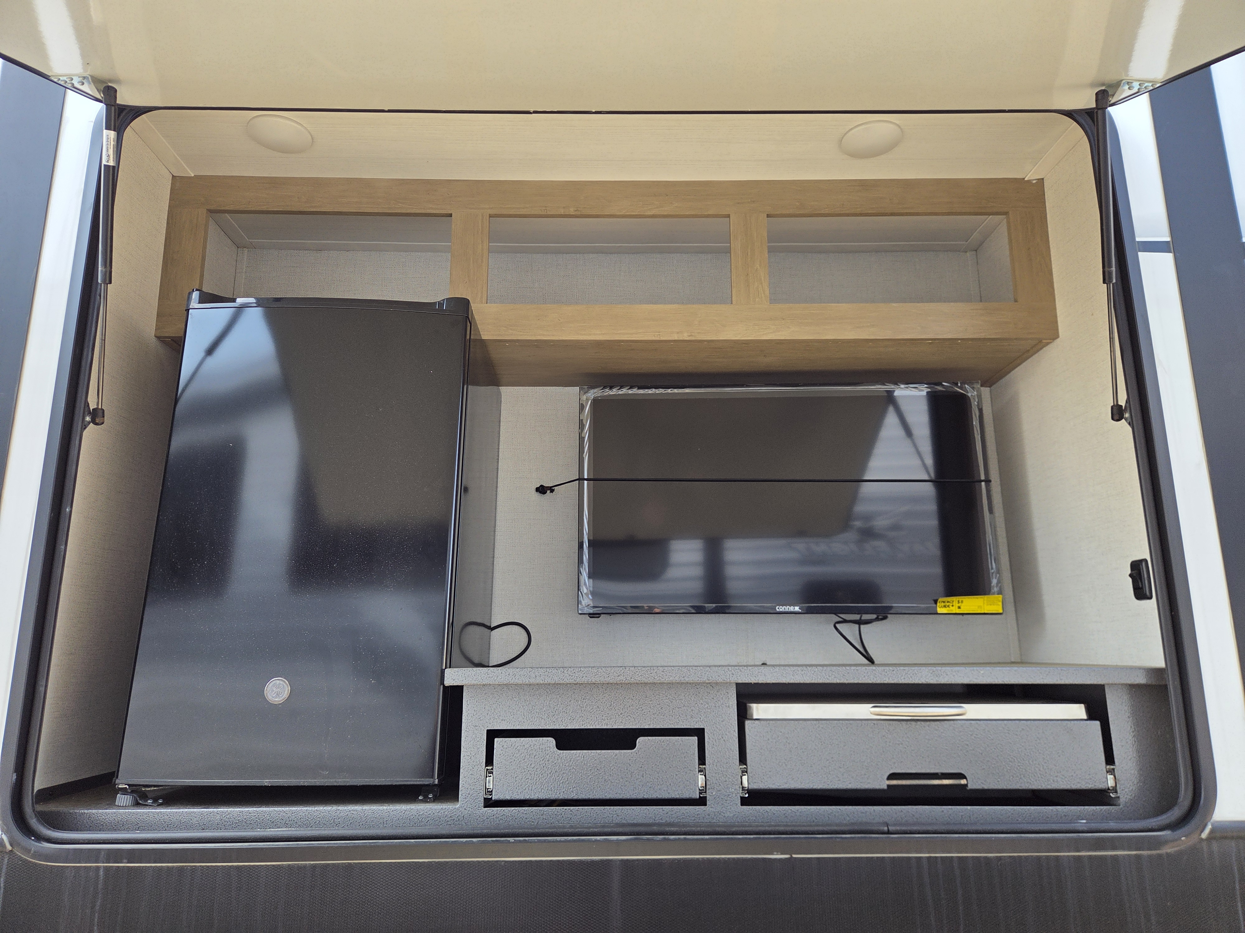 2022 Keystone Raptor 423 - Image 2