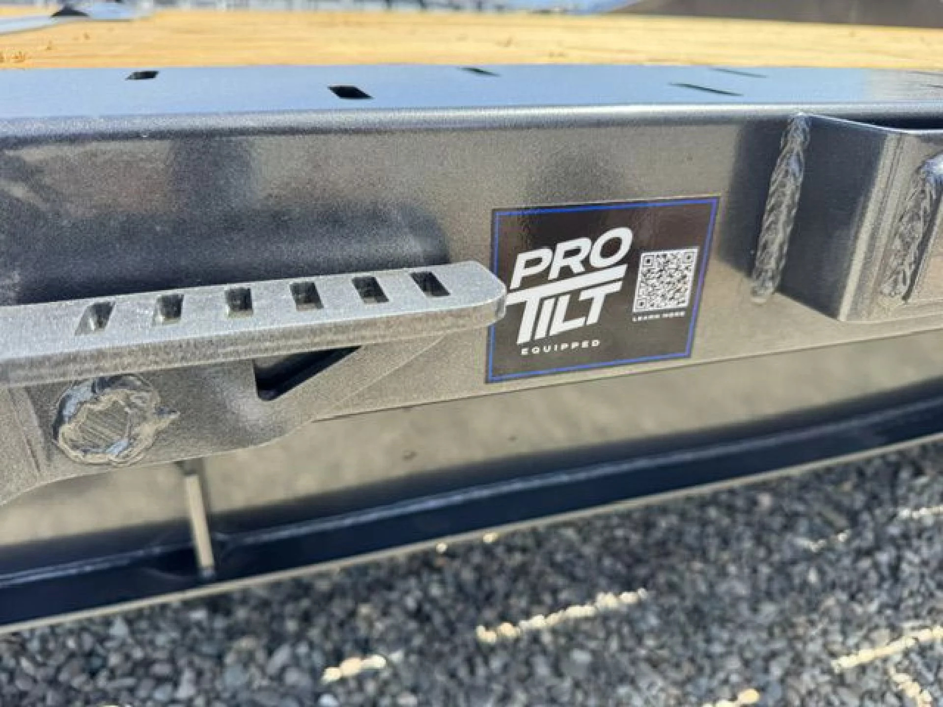 2027 DIAMOND C TRAILERS DIAMOND C HXD 208 L24X102 PR0 TILT - Image 13