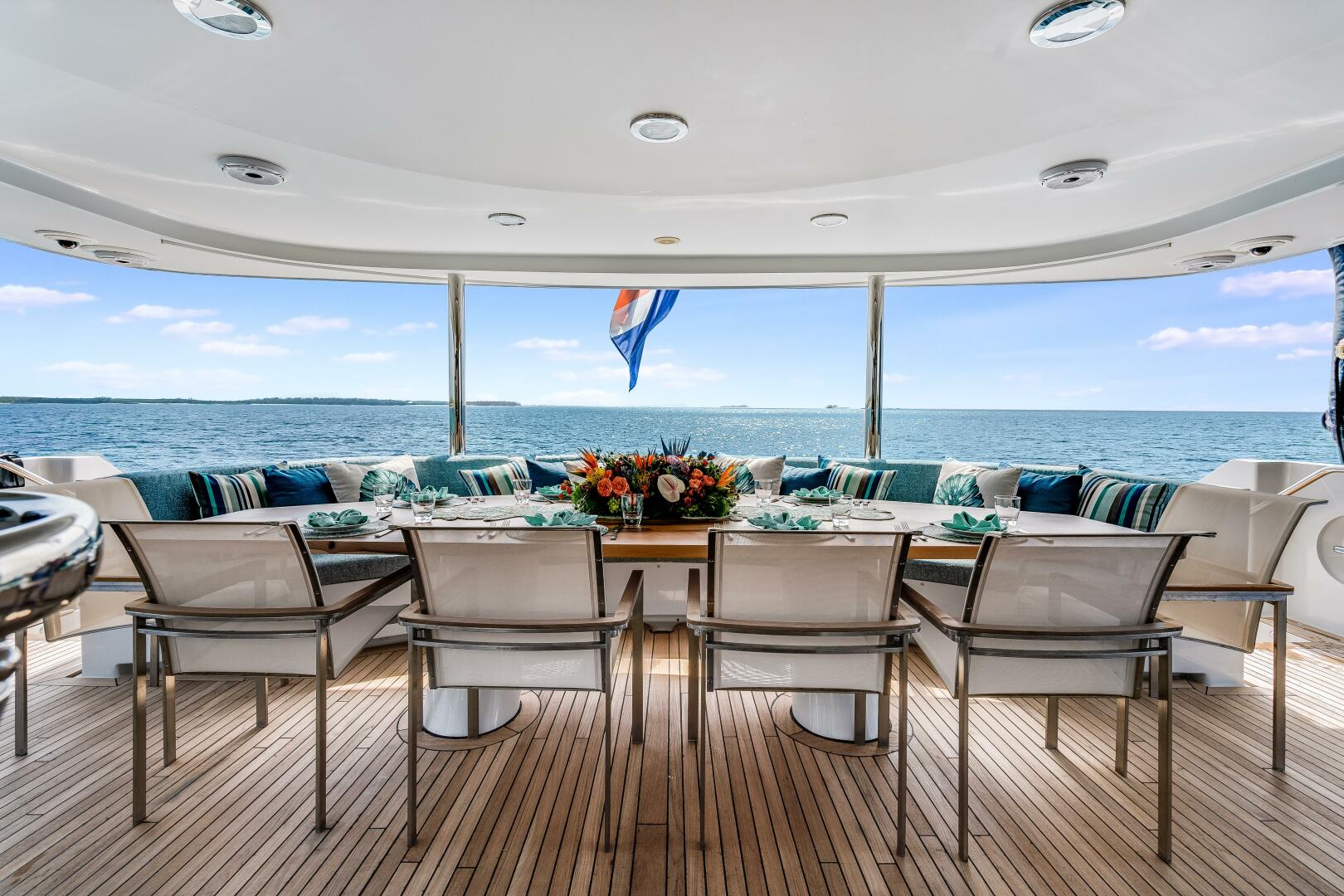 2001 Westship Skylounge - Image 4
