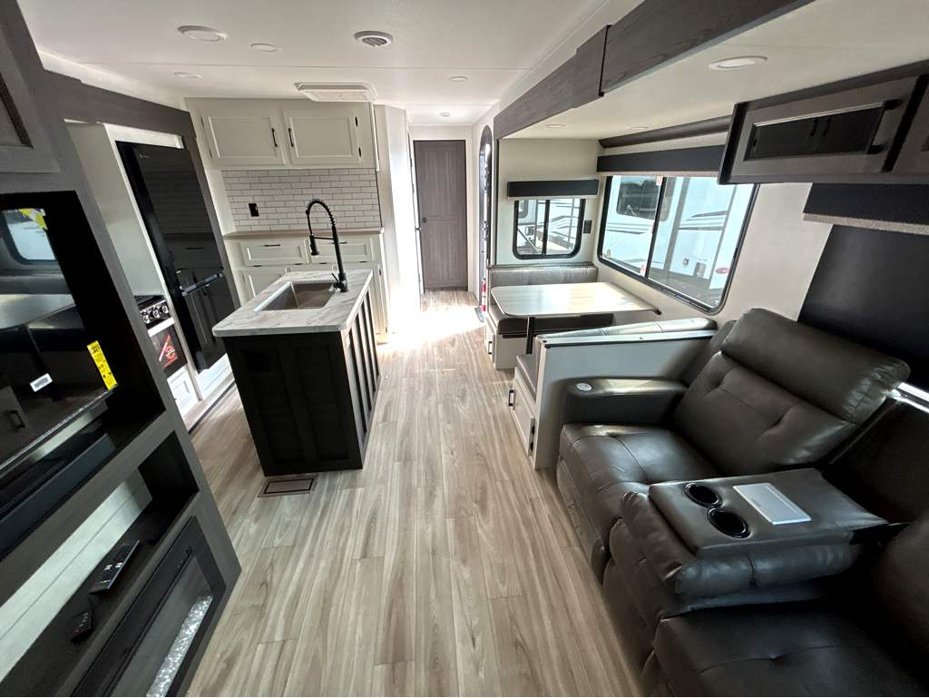 2026 VENTURE RV SPORTTREK 327VIK - Image 18