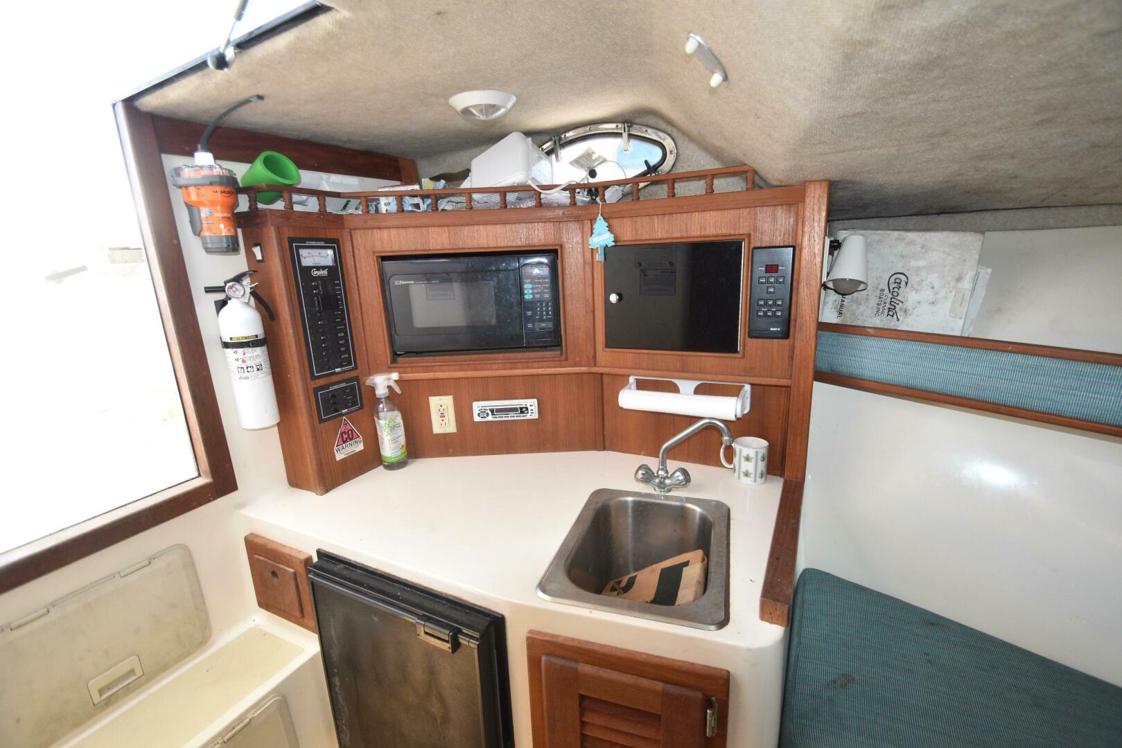 1999 Carolina Classic 28 Express - Image 19
