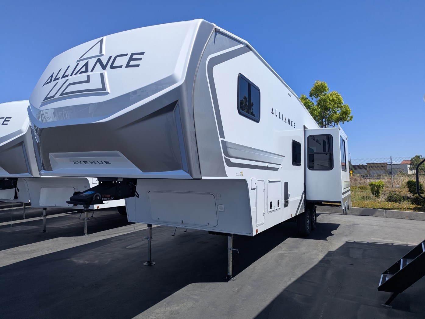 2027 Alliance RV Avenue 29BH - Image 3