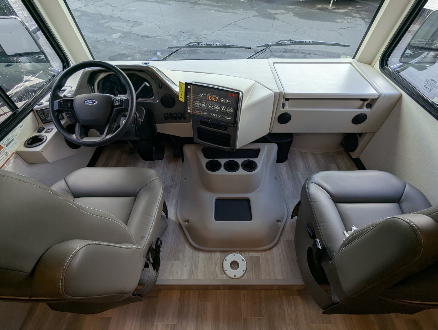 2026 Thor Motor Coach Windsport 35G - Image 7