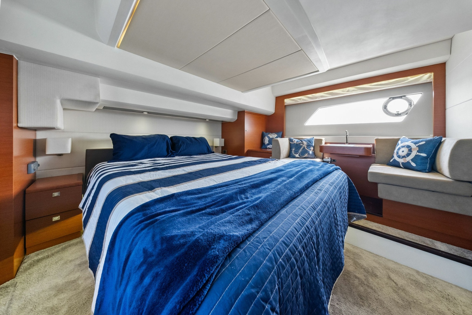 2015 Prestige 550 Base - Image 4
