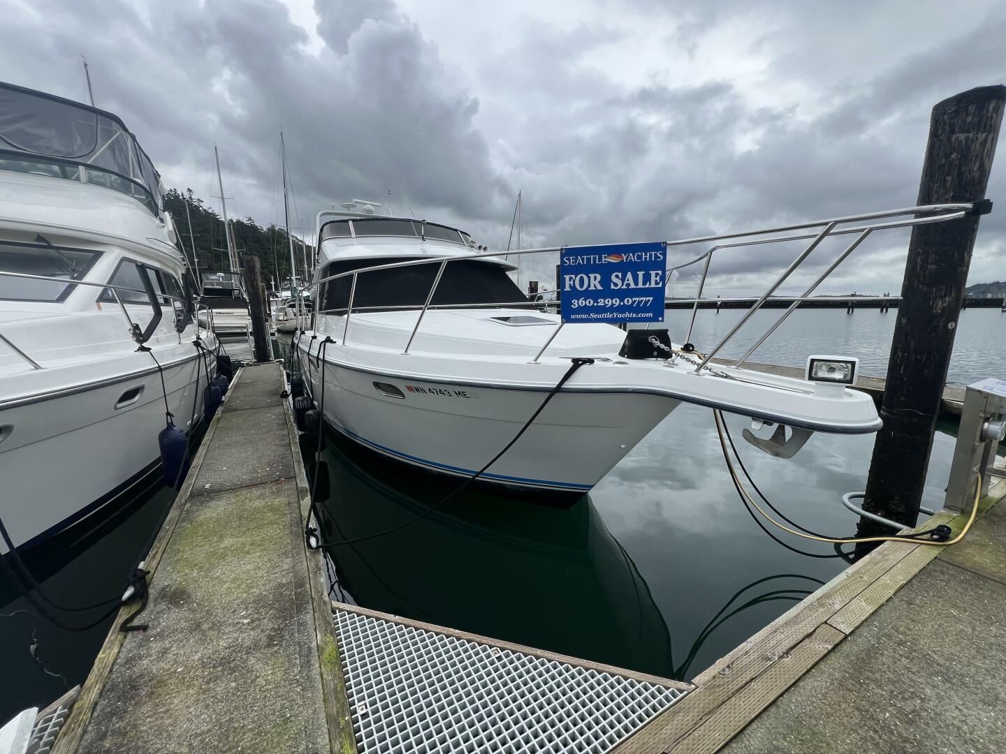 1994 Carver 370 Voyager - Image 2