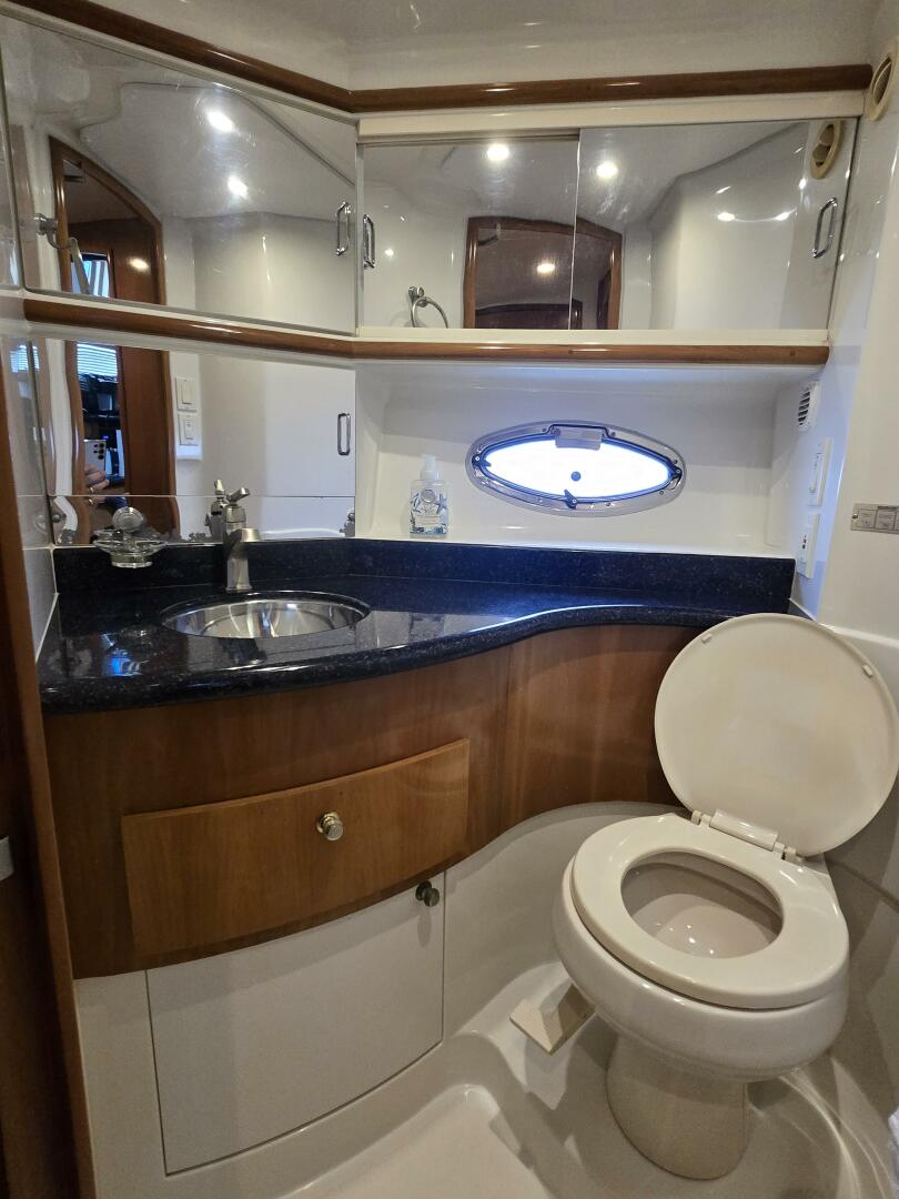 2002 Carver 444 Cockpit Motor Yacht - Image 56