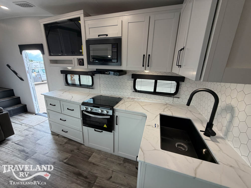 2027 Highland Ridge Roamer Light Duty 28DBSS - Image 13