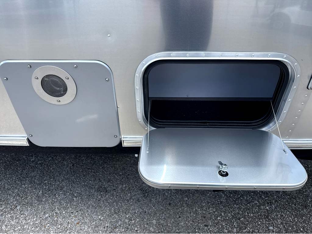 2027 AIRSTREAM FLYING CLOUD 25FBT - Image 11