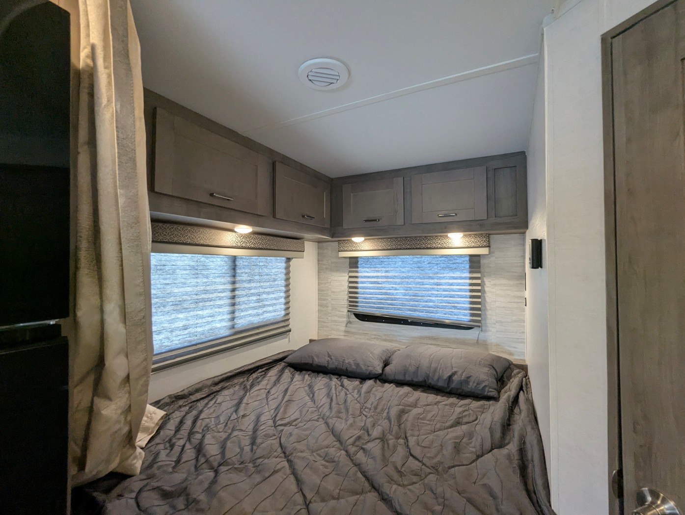 2025 Gulf Stream Conquest Class C 6238 - Image 17