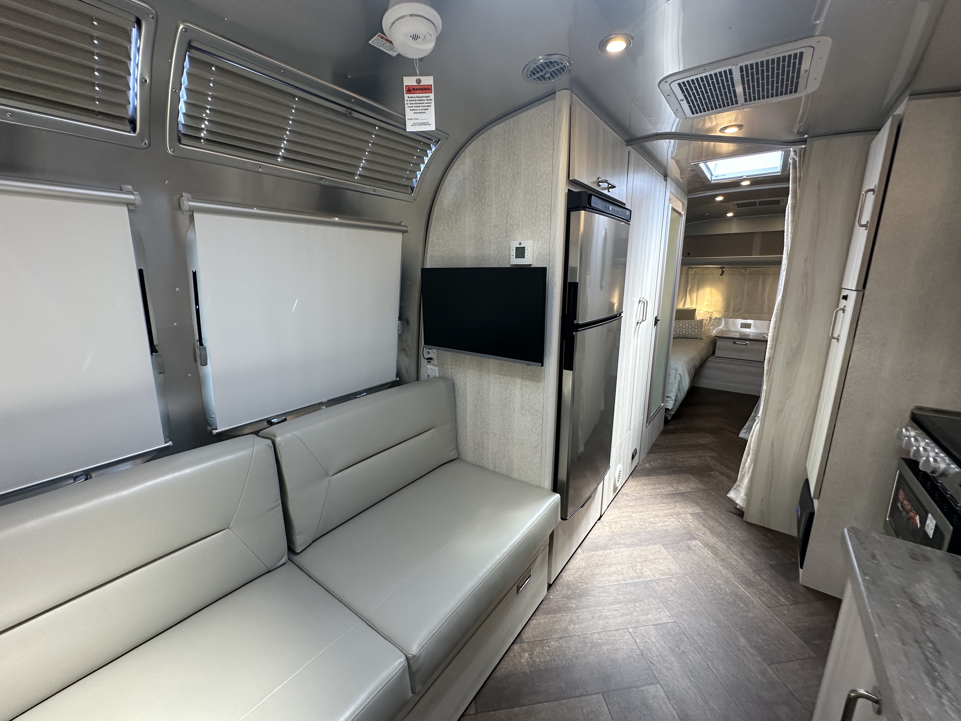 2026 Airstream International 27FB - Image 12