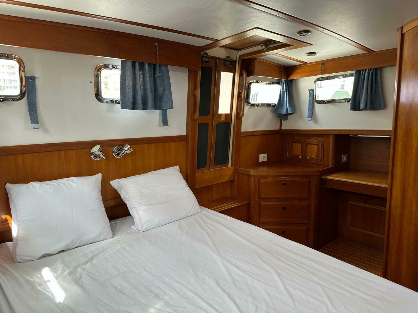 1997 Sabre SABRELINE 474 Trawler - Image 11