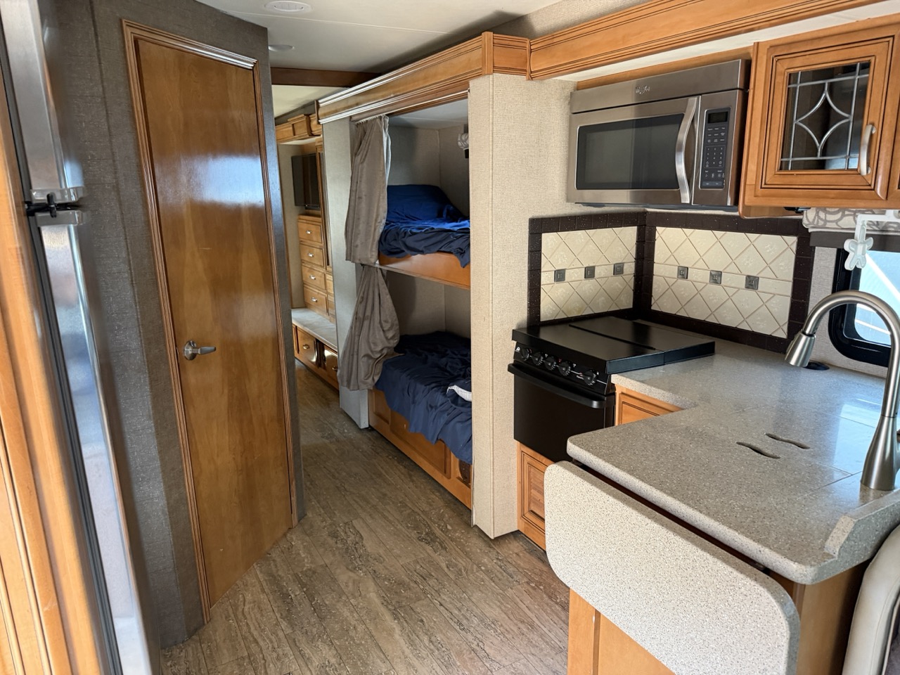 2017 Thor Motor Coach Four Winds Super C 35SB - Image 9