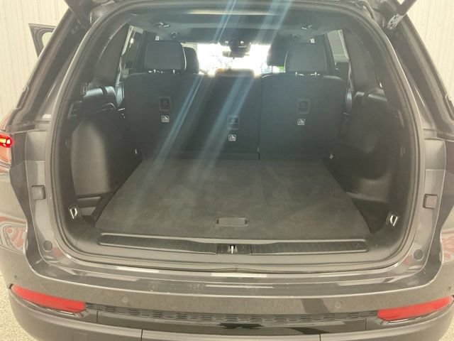 2025 Jeep Grand Cherokee Altitude X 4X4 - Image 28