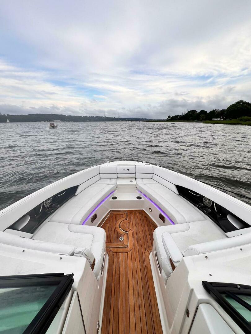 2014 Sea Ray SLX 350 - Image 16