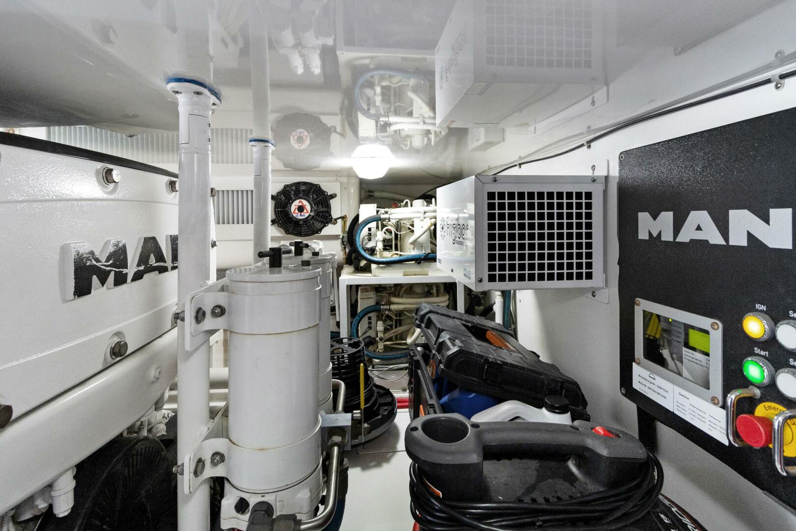 2015 Viking 46 Convertible - Image 41