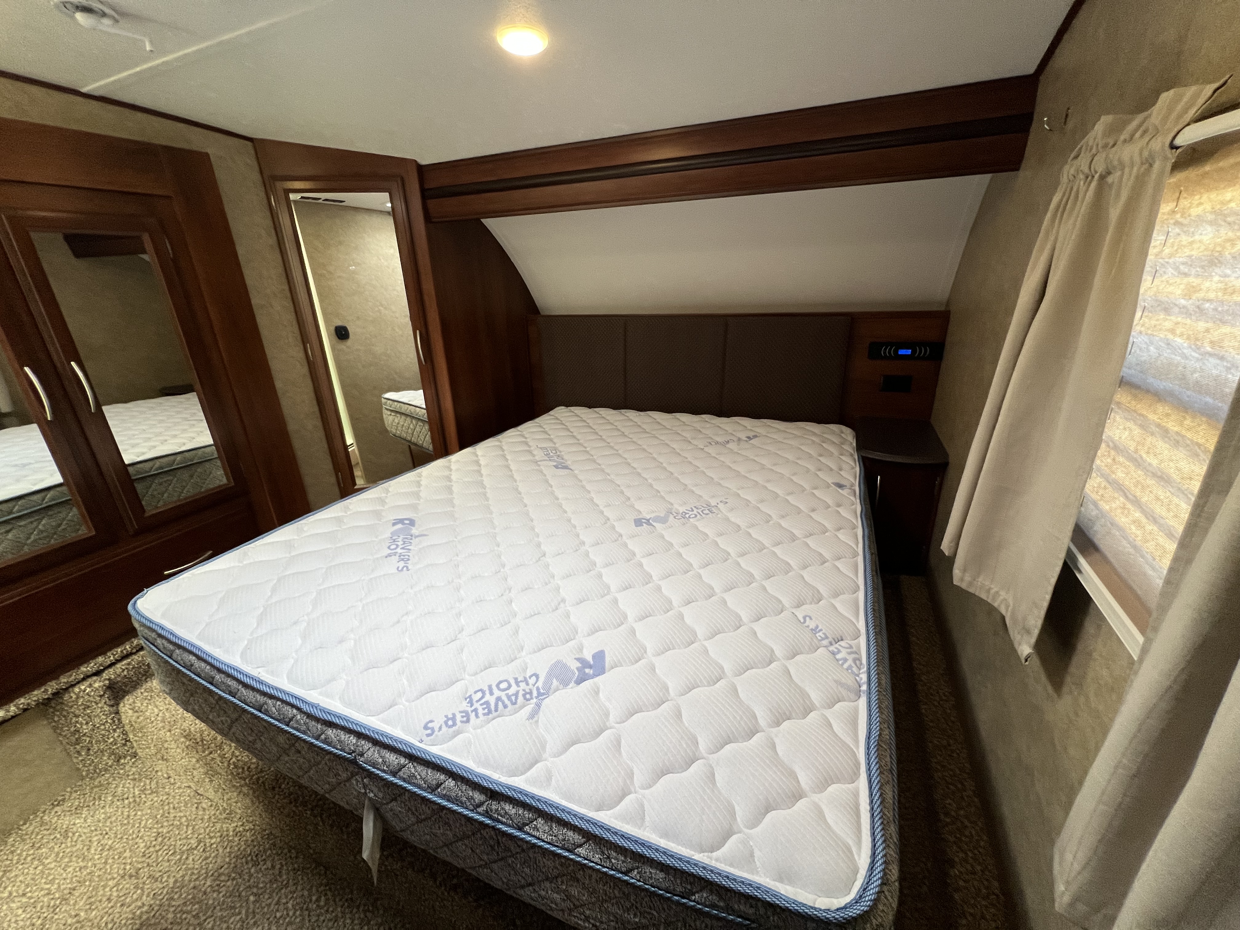 2014 Prime Time Crusader 285RET - Image 19