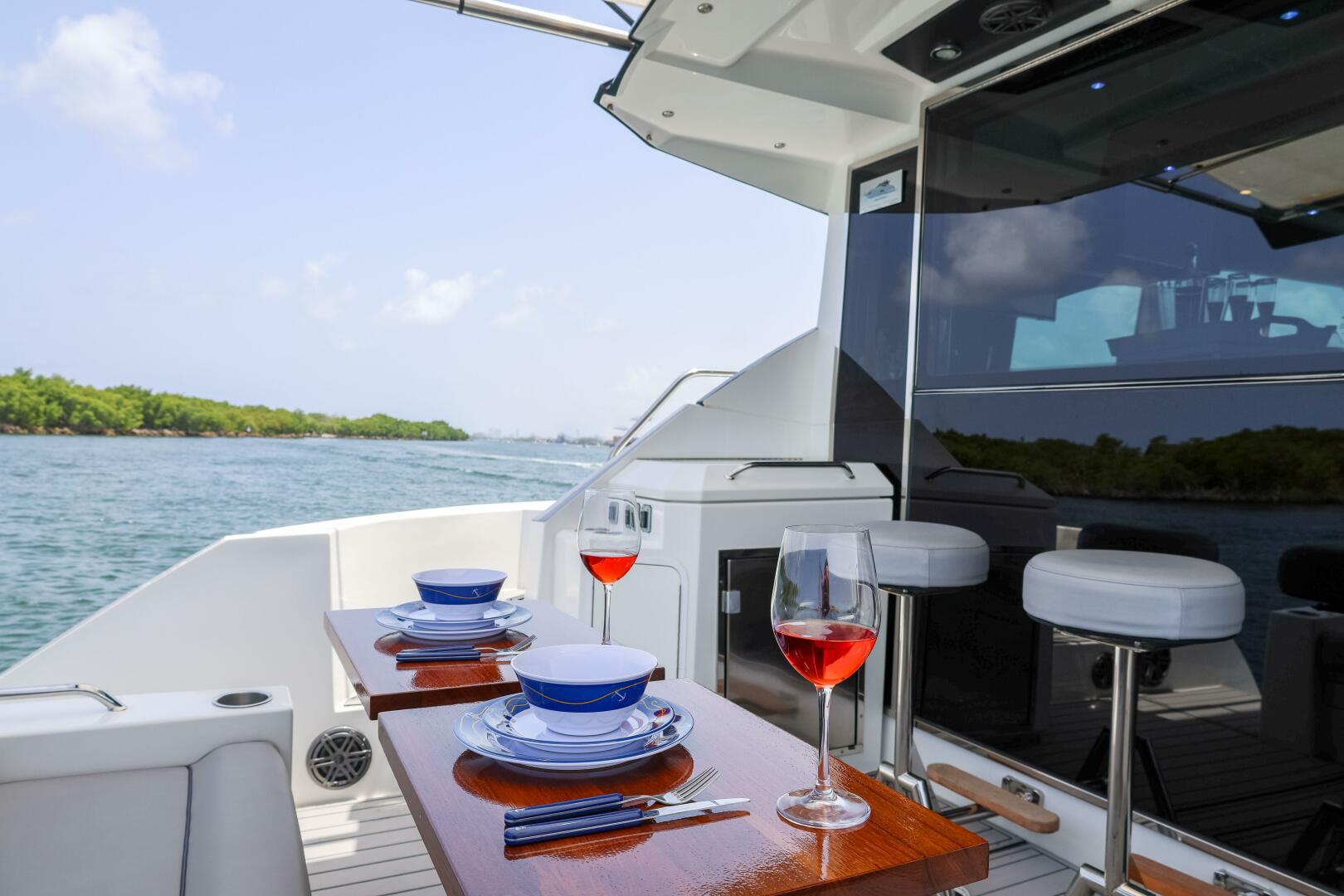 2014 Cruisers Yachts 45 Cantius - Image 23
