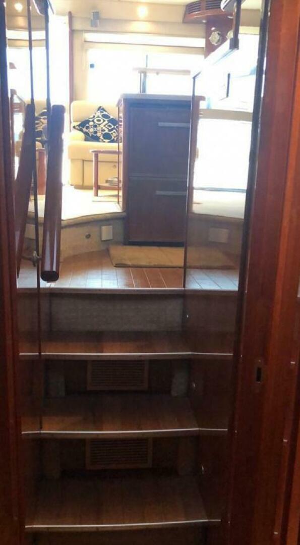 2009 Riviera 47 Enclosed Flybridge Series II - Image 23