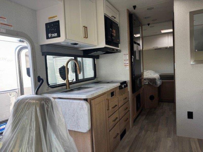 2026 Thor Motor Coach Four Winds 25Z - Image 11